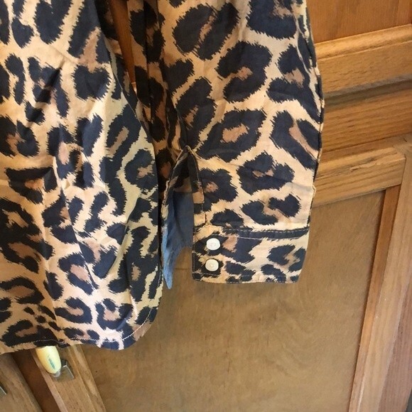 St. John’s bay size small animal print long sleeve button up - Picture 4 of 6